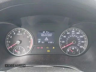 2019 Kia Optima LX z VIN 5XXGT4L3XKG285486, wystawiony jako IAAI lot #41872981 z przebiegiem 101 981 mil mil oraz . Historia ofert i sprzedaży dostępna na DreamBid. Obrazek 7.
