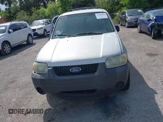 2005 Ford Escape XLS Value with VIN 1FMYU02Z35KD87671, listed as a IAAI auction lot 41880824 with 278,689 mi miles. Bid and sale history available at carsss.com. Image 12.