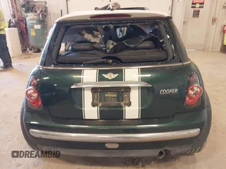 2004 MINI Hardtop with VIN WMWRC33494TC55068, listed as a IAAI auction lot 42057372 with Not provided miles and . Bid and sale history available at DreamBid. Image 16.