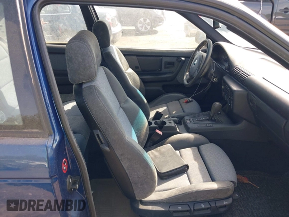 1999 BMW 3 Series с VIN WBACG8339XKC85437, выставлен на аукционе IAAI как лот 42288974 с пробегом 107 475 миль миль и . История ставок и продаж доступна на DreamBid. Изображение 5.