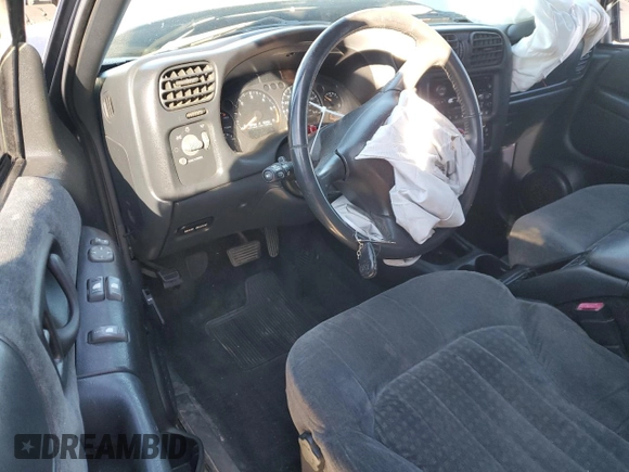 2002 Chevrolet S-10 LS with VIN 1GCCT19W228189014, listed as a Copart auction lot 89177205 with 0 mi miles and Salvage Title. Bid and sale history available at carsss.com. Image 8.