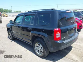 2015 Jeep Patriot Sport with VIN 1C4NJRBB8FD411962, listed as a IAAI auction lot 42504664 with 174,758 mi miles and . Bid and sale history available at DreamBid. Image 3.