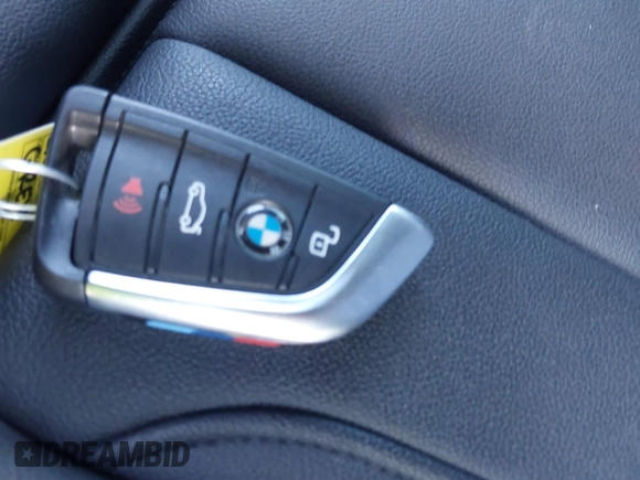 2021 BMW 3 Series 330i z VIN 3MW5R1J08M8B94401, wystawiony jako IAAI lot #41760747 z przebiegiem Nie podano mil oraz . Historia ofert i sprzedaży dostępna na DreamBid. Obrazek 11.