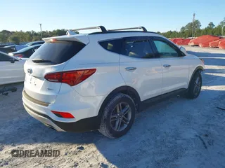 2017 Hyundai Santa Fe 2.4L z VIN 5XYZU3LB4HG435992, wystawiony jako IAAI lot #40927607 z przebiegiem 104 868 mil mil oraz . Historia ofert i sprzedaży dostępna na DreamBid. Obrazek 4.