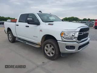 2024 Ram 2500 Big Horn z VIN 3C6UR5DL5RG291586, wystawiony jako IAAI lot #42152080 z przebiegiem 42 173 mil mil oraz . Historia ofert i sprzedaży dostępna na DreamBid. Obrazek 1.