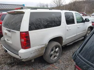 2008 Chevrolet Suburban LTZ with VIN 3GNFK16358G178819, listed as a IAAI auction lot 41511544 with 184,718 mi miles. Bid and sale history available at carsss.com. Image 4.
