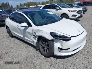 2022 Tesla Model 3 Long Range z VIN 5YJ3E1EB6NF110719, wystawiony jako IAAI lot #42172421 z przebiegiem 44 772 mil mil oraz . Historia ofert i sprzedaży dostępna na DreamBid. Obrazek 1.