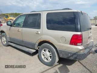 2004 Ford Expedition Special Service with VIN 1FMPU15L54LB89983, listed as a IAAI auction lot 41834577 with 193,819 mi miles. Bid and sale history available at carsss.com. Image 3.