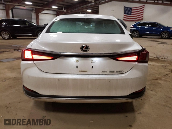 2021 Lexus ES 250 z VIN 58AD11D17MU007781, wystawiony jako Copart lot #46686255 z przebiegiem 46 571 mil mil oraz Nie do naprawy • Non repairable. Historia ofert i sprzedaży dostępna na DreamBid. Obrazek 6.