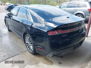 2017 Lincoln MKZ Premiere z VIN 3LN6L5A99HR645409, wystawiony jako IAAI lot #41992396 z przebiegiem 121 506 mil mil oraz . Historia ofert i sprzedaży dostępna na DreamBid. Obrazek 3.