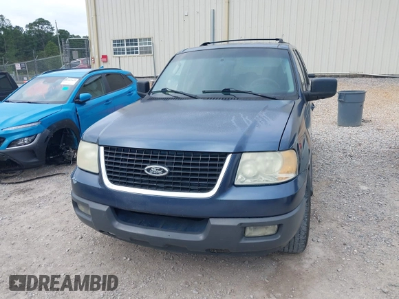2003 Ford Expedition Special Service with VIN 1FMPU15L13LB57143, listed as a IAAI auction lot 42031718 with 516,600 mi miles. Bid and sale history available at carsss.com. Image 6.