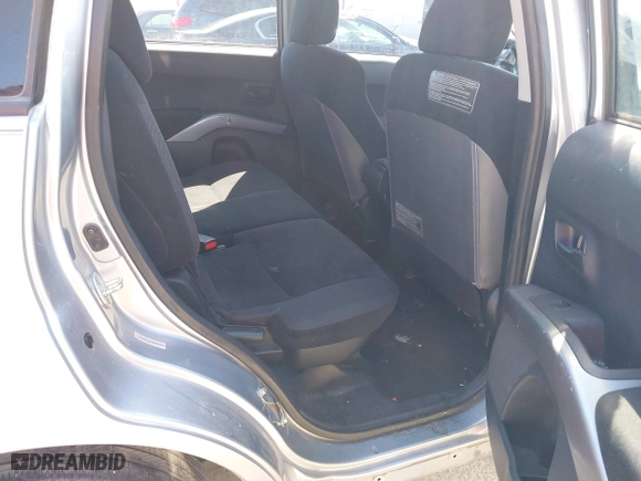 2007 Mitsubishi Outlander ES with VIN JA4MS31X17Z008178, listed as a IAAI auction lot 41809924 with 262,004 mi miles. Bid and sale history available at carsss.com. Image 8.
