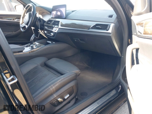 2021 BMW 5 Series 530i z VIN WBA53BH05MCF75051, wystawiony jako IAAI lot #41336049 z przebiegiem 71 933 mil mil oraz . Historia ofert i sprzedaży dostępna na DreamBid. Obrazek 5.