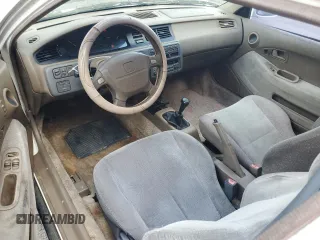1993 Honda Civic z VIN 1HGEJ116XPL055531, wystawiony jako Copart lot #56833085 z przebiegiem 390 188 mil mil oraz Czysty tytuł • Clean title. Historia ofert i sprzedaży dostępna na DreamBid. Obrazek 8.