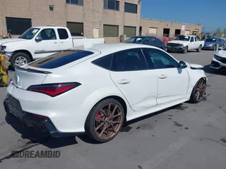 2024 Acura Integra Type S z VIN 19UDE5G93RA000183, wystawiony jako IAAI lot #42083337 z przebiegiem Nie podano mil oraz . Historia ofert i sprzedaży dostępna na DreamBid. Obrazek 4.