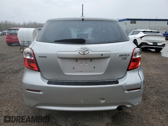 2009 Toyota Matrix S z VIN 2T1KE40E59C006733, wystawiony jako Copart lot #55076015 z przebiegiem 209 724 mil mil oraz Szkoda całkowita • Salvage title. Historia ofert i sprzedaży dostępna na DreamBid. Obrazek 6.