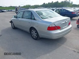 2003 Toyota Avalon XL z VIN 4T1BF28B93U334321, wystawiony jako IAAI lot #42328289 z przebiegiem 138 006 mil mil oraz . Historia ofert i sprzedaży dostępna na DreamBid. Obrazek 3.