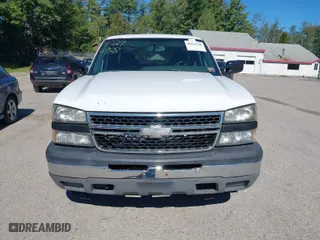 2006 Chevrolet Silverado 1500 LT1 with VIN 2GCEK19V161303709, listed as a IAAI auction lot 40294788 with 211,821 mi miles. Bid and sale history available at carsss.com. Image 13.