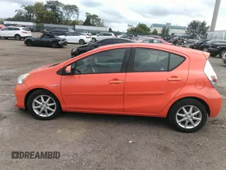 2013 Toyota Prius One z VIN JTDKDTB34D1033086, wystawiony jako IAAI lot #40364357 z przebiegiem 96 948 mil mil oraz . Historia ofert i sprzedaży dostępna na DreamBid. Obrazek 14.