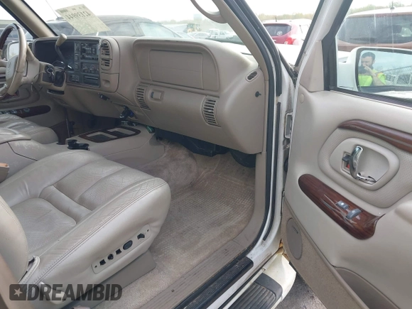 2000 Cadillac Escalade z VIN 1GYEK63R1YR207043, wystawiony jako IAAI lot #42139944 z przebiegiem 225 265 mil mil oraz . Historia ofert i sprzedaży dostępna na DreamBid. Obrazek 5.