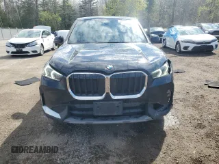 2023 BMW X1 xDrive28i z VIN WBX73EF04P5W99465, wystawiony jako Copart lot #55800655 z przebiegiem 53 799 mil mil oraz Tytuł czysty. Historia ofert i sprzedaży dostępna na DreamBid. Obrazek 5.