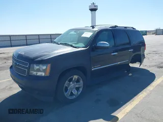 2008 Chevrolet Tahoe 1LT z VIN 1GNFK130X8J138051, wystawiony jako IAAI lot #41983344 z przebiegiem 235 811 mil mil oraz . Historia ofert i sprzedaży dostępna na DreamBid. Obrazek 18.