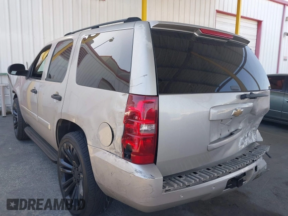 2007 Chevrolet Tahoe LS z VIN 1GNFC13C17R293787, wystawiony jako IAAI lot #42517818 z przebiegiem 293 307 mil mil oraz . Historia ofert i sprzedaży dostępna na DreamBid. Obrazek 3.