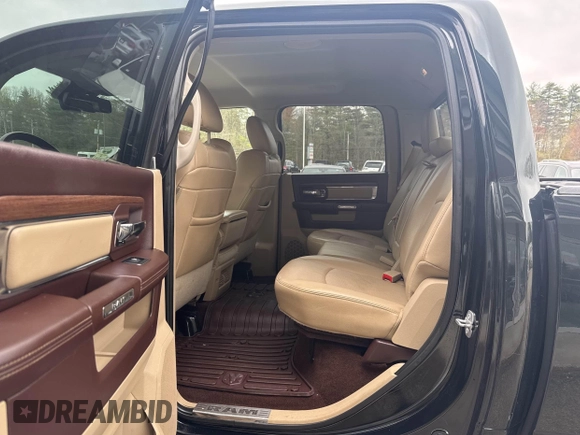 2016 Ram 1500 Laramie z VIN 1C6RR7VM9GS143262, wystawiony jako IAAI lot #42191213 z przebiegiem 159 920 mil mil oraz . Historia ofert i sprzedaży dostępna na DreamBid. Obrazek 8.
