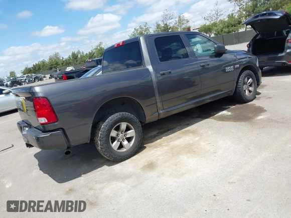 2018 Ram 1500 Express z VIN 1C6RR6KT7JS350875, wystawiony jako IAAI lot #42259123 z przebiegiem 138 116 mil mil oraz . Historia ofert i sprzedaży dostępna na DreamBid. Obrazek 4.