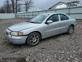 2008 Volvo S60 2.5T with VIN YV1RH592582688427, listed as a Copart auction lot 53025475 with 239,454 mi miles and Salvage Title. Bid and sale history available at carsss.com. Image 1.