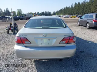 2003 Lexus ES with VIN JTHBF30G836006554, listed as a IAAI auction lot 42098937 with 176,516 mi miles. Bid and sale history available at carsss.com. Image 16.