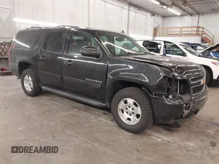 2013 Chevrolet Suburban LT z VIN 1GNSKJE74DR144996, wystawiony jako IAAI lot #42004597 z przebiegiem 211 306 mil mil oraz . Historia ofert i sprzedaży dostępna na DreamBid. Obrazek 1.
