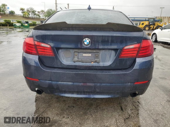 2011 BMW 5 Series 535i z VIN WBAFR7C56BC606370, wystawiony jako Copart lot #55556995 z przebiegiem 156 282 mil mil oraz Szkody całkowita. Historia ofert i sprzedaży dostępna na DreamBid. Obrazek 6.