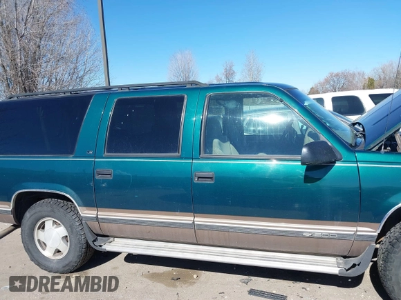 1997 Chevrolet Suburban with VIN 3GNFK16R9VG184722, listed as a IAAI auction lot 41662635 with 176,652 mi miles. Bid and sale history available at carsss.com. Image 6.