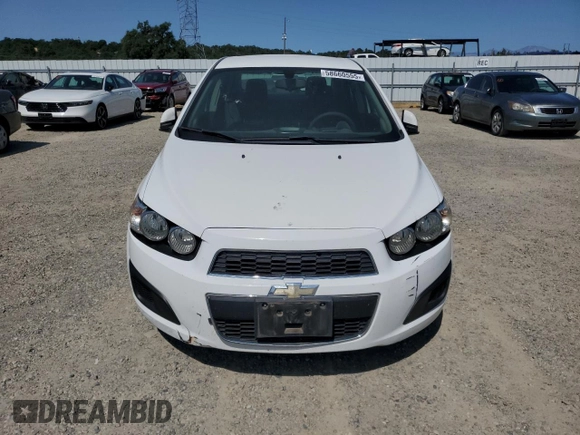 2016 Chevrolet Sonic LT z VIN 1G1JC5SH9G4134576, wystawiony jako Copart lot #58660555 z przebiegiem 127 067 mil mil oraz Czysty tytuł • Clean title. Historia ofert i sprzedaży dostępna na DreamBid. Obrazek 5.