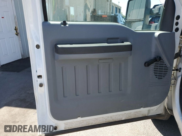 2011 Ford F-250 XL with VIN 1FT7W2B63BEC17090, listed as a IAAI auction lot 42840403 with 88,849 mi miles and . Bid and sale history available at DreamBid. Image 25.