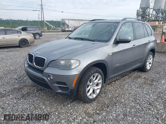 2011 BMW X5 35i z VIN 5UXZV4C50BL743135, wystawiony jako IAAI lot #42296920 z przebiegiem 100 447 mil mil oraz . Historia ofert i sprzedaży dostępna na DreamBid. Obrazek 2.