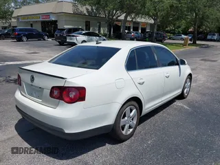2008 Volkswagen Jetta SE с VIN 3VWRM71K08M108404, выставлен на аукционе IAAI как лот 42469456 с пробегом 125 575 миль миль и . История ставок и продаж доступна на DreamBid. Изображение 4.