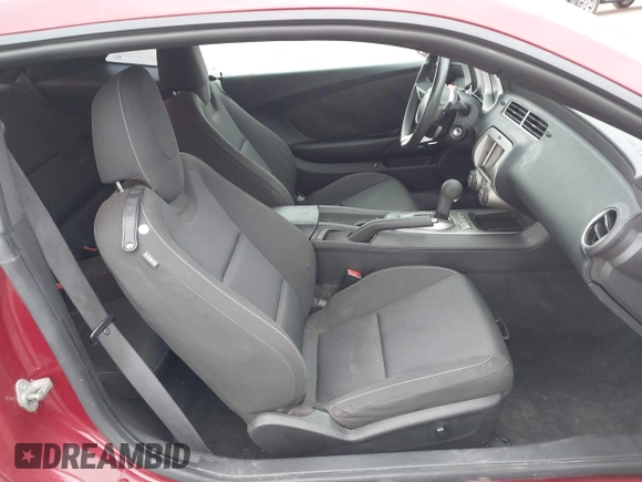 2011 Chevrolet Camaro 1LT z VIN 2G1FB1ED1B9149329, wystawiony jako IAAI lot #42181989 z przebiegiem 143 490 mil mil oraz . Historia ofert i sprzedaży dostępna na DreamBid. Obrazek 5.