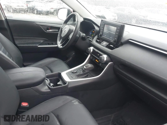 2021 Toyota RAV4 Hybrid LE with VIN 4T3B6RFV6MU043418, listed as a IAAI auction lot 41864627 with 60,340 mi miles. Bid and sale history available at carsss.com. Image 5.