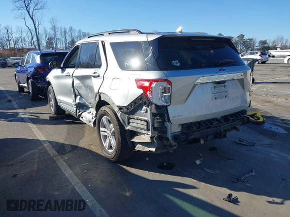 2020 Ford Explorer XLT with VIN 1FMSK7DH7LGA00628, listed as a IAAI auction lot 41488085 with 82,906 mi miles. Bid and sale history available at carsss.com. Image 3.