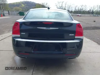 2018 Chrysler 300 Limited with VIN 2C3CCAKG1JH199016, listed as a IAAI auction lot 42065891 with 85,547 mi miles. Bid and sale history available at carsss.com. Image 17.