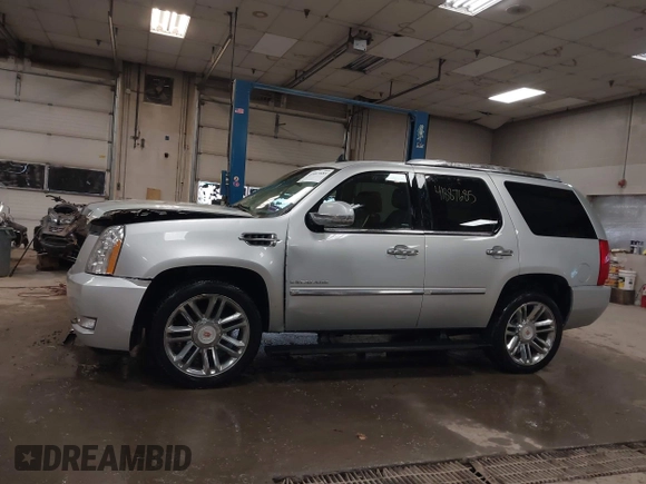 2014 Cadillac Escalade Platinum z VIN 1GYS4DEF4ER220739, wystawiony jako IAAI lot #41887685 z przebiegiem 150 067 mil mil oraz . Historia ofert i sprzedaży dostępna na DreamBid. Obrazek 14.