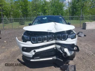 2024 Jeep Compass Limited with VIN 3C4NJDCNXRT610750, listed as a IAAI auction lot 42217949 with 32,530 mi miles and . Bid and sale history available at carsss.com. Image 13.
