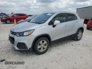2020 Chevrolet Trax LS z VIN 3GNCJKSB6LL296323, wystawiony jako Copart lot #55013845 z przebiegiem 35 358 mil mil oraz Szkoda całkowita • Salvage title. Historia ofert i sprzedaży dostępna na DreamBid. Obrazek 1.