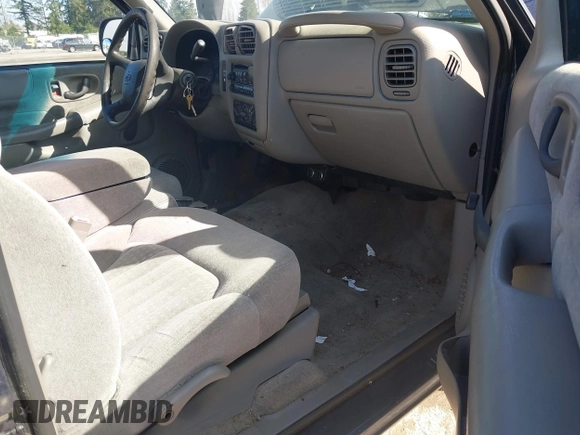 2001 Chevrolet S-10 LS with VIN 1GCCS19WX18259344, listed as a IAAI auction lot 41885132 with 77,628 mi miles and . Bid and sale history available at DreamBid. Image 5.
