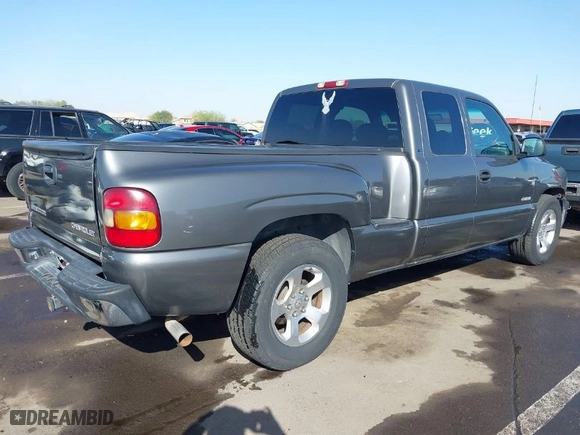 2001 Chevrolet Silverado 1500 LS with VIN 2GCEC19V411309090, listed as a IAAI auction lot 41693056 with 174,262 mi miles. Bid and sale history available at carsss.com. Image 4.