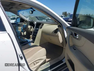 2017 Infiniti QX70 z VIN JN8CS1MU4HM142385, wystawiony jako IAAI lot #41774588 z przebiegiem 80 015 mil mil oraz . Historia ofert i sprzedaży dostępna na DreamBid. Obrazek 5.