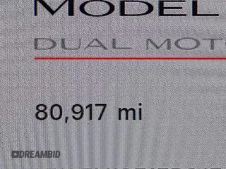 2018 Tesla Model 3 Long Range Battery z VIN 5YJ3E1EB8JF105886, wystawiony jako IAAI lot #42268190 z przebiegiem 80 917 mil mil oraz . Historia ofert i sprzedaży dostępna na DreamBid. Obrazek 16.