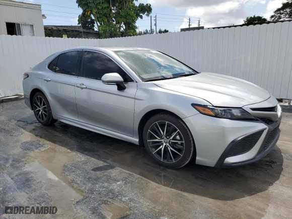 2024 Toyota Camry SE with VIN 4T1G11AK8RU885910, listed as a Copart auction lot 50992905 with 3,129 mi miles and Clean Title. Bid and sale history available at carsss.com. Image 4.